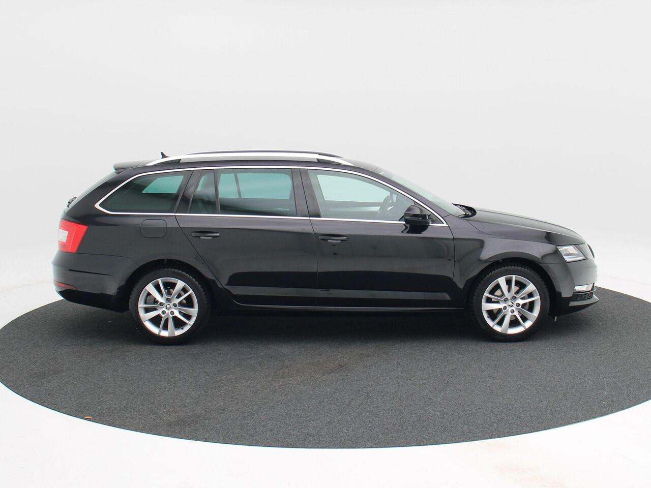 Skoda OCTAVIA Combi 1.0 TSi 115 Pk Automaat Ambition Business | Trekhaak | Navigatie | CarPlay | Stoelverwarming | 17 Inch | 85.572 Km!