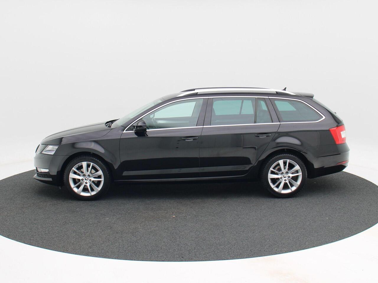 Skoda OCTAVIA Combi 1.0 TSi 115 Pk Automaat Ambition Business | Trekhaak | Navigatie | CarPlay | Stoelverwarming | 17 Inch | 85.572 Km!