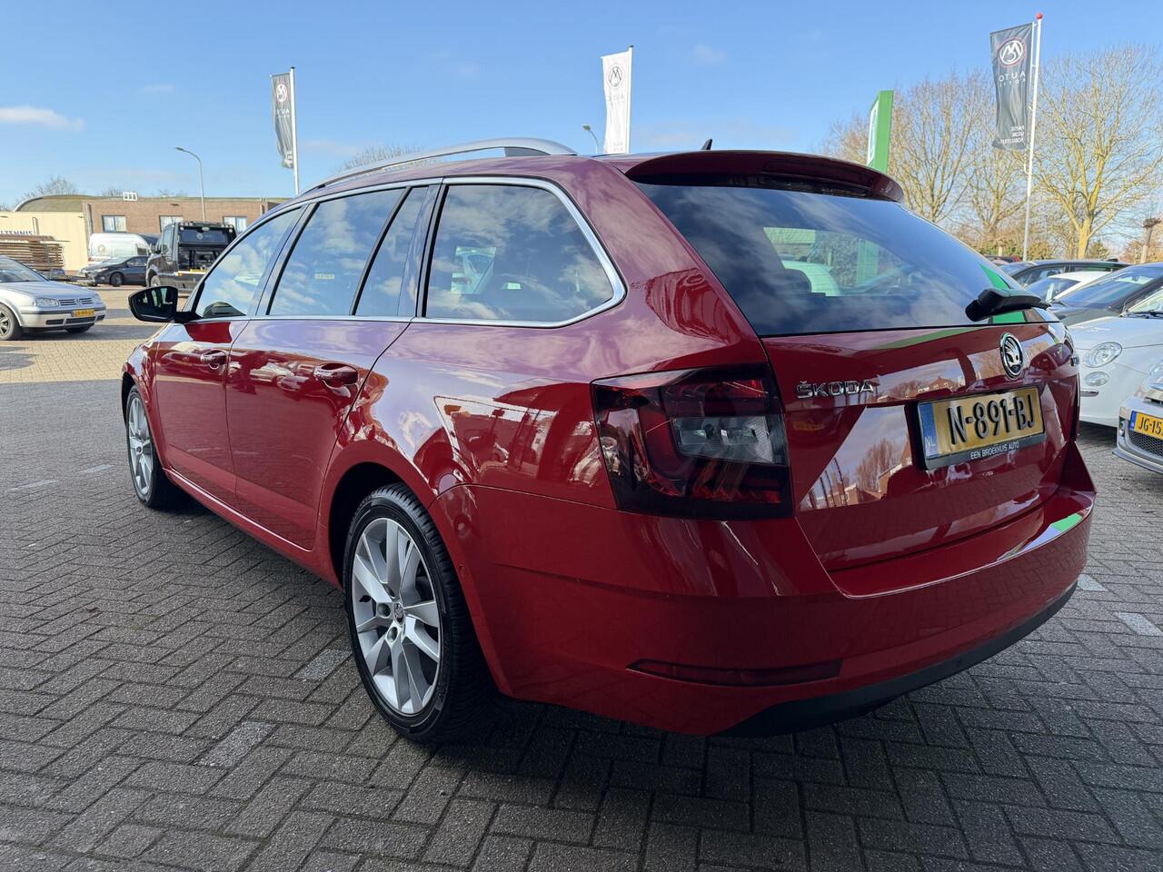 Skoda OCTAVIA Combi 1.5 TSI Greentech Business Edition Plus AUTOMAAT | VIRTUAL DISPLAY | CAMERA | LED LAMPEN | ADAPTIEVE CRUISE | DODEHOEK DETECTIE | LEDER | KEYLESS | VERWARMDE STOELEN | CANTON SOUND SYSTEM NAVIGATIE | DODEHOEK DETTECTIE |