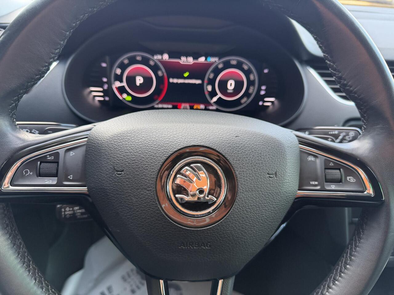 Skoda OCTAVIA Combi 1.5 TSI Greentech Business Edition Plus AUTOMAAT | VIRTUAL DISPLAY | CAMERA | LED LAMPEN | ADAPTIEVE CRUISE | DODEHOEK DETECTIE | LEDER | KEYLESS | VERWARMDE STOELEN | CANTON SOUND SYSTEM NAVIGATIE | DODEHOEK DETTECTIE |