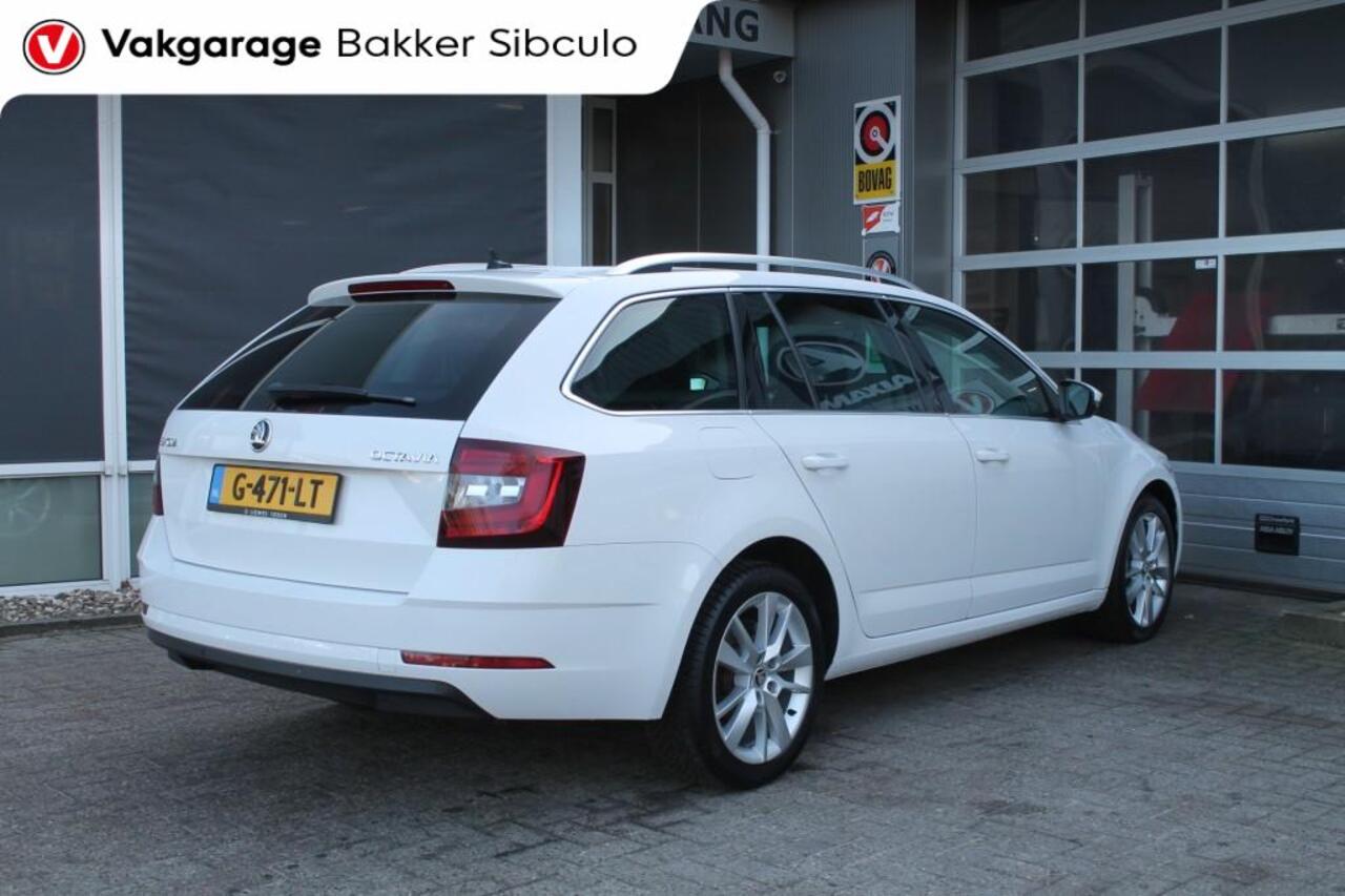 Skoda OCTAVIA 1.6 TDI CLEVER EDITION AUTOMAAT CRUISE NAVI LM 17 INCH
