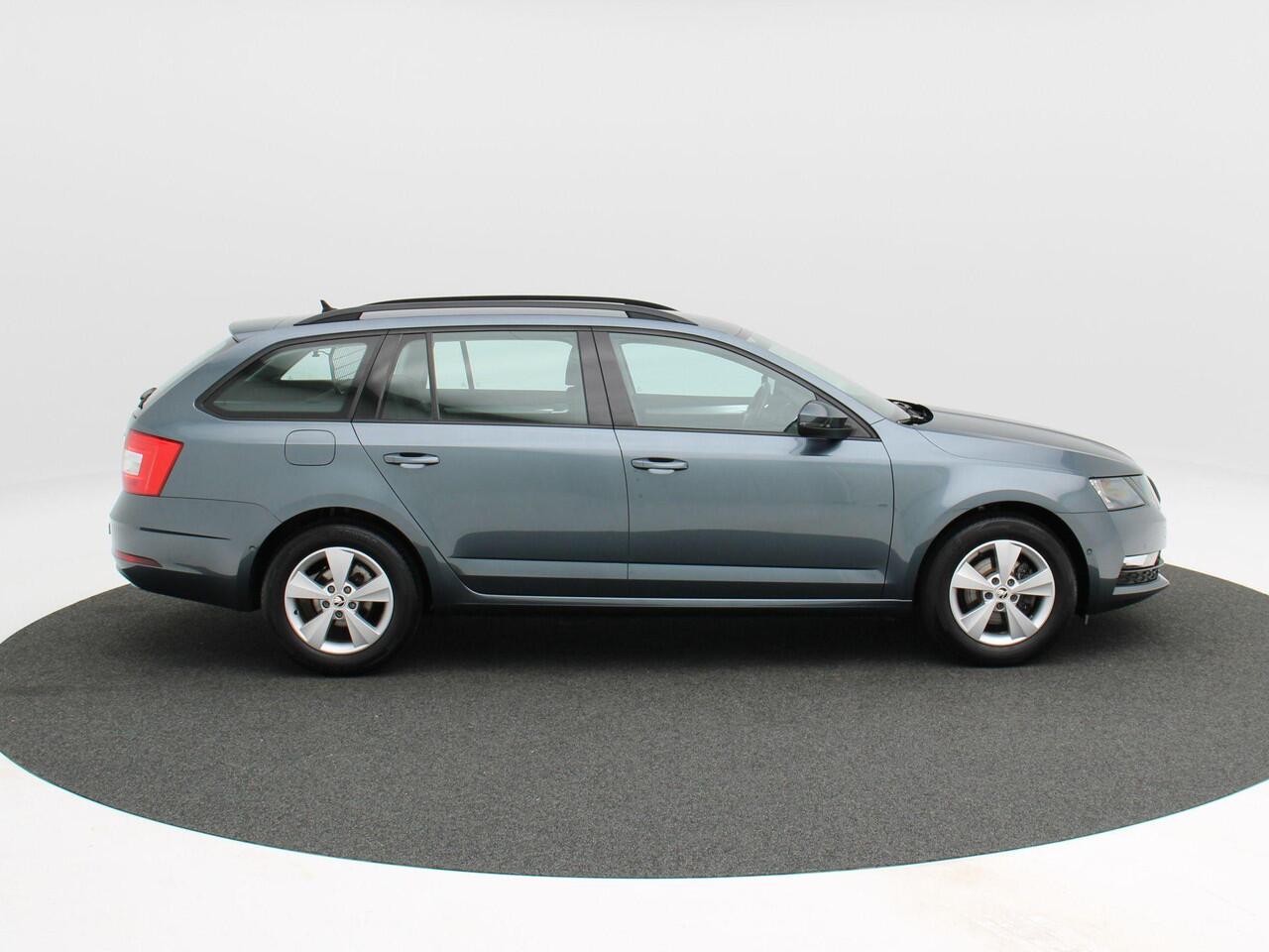 Skoda OCTAVIA Combi 1.5 TSi 150 Pk Automaat Style | Trekhaak | Cruise Control | Stoelverwarming | Camera | CarPlay | Climatronic | 16 Inch | 78.869 Km !!