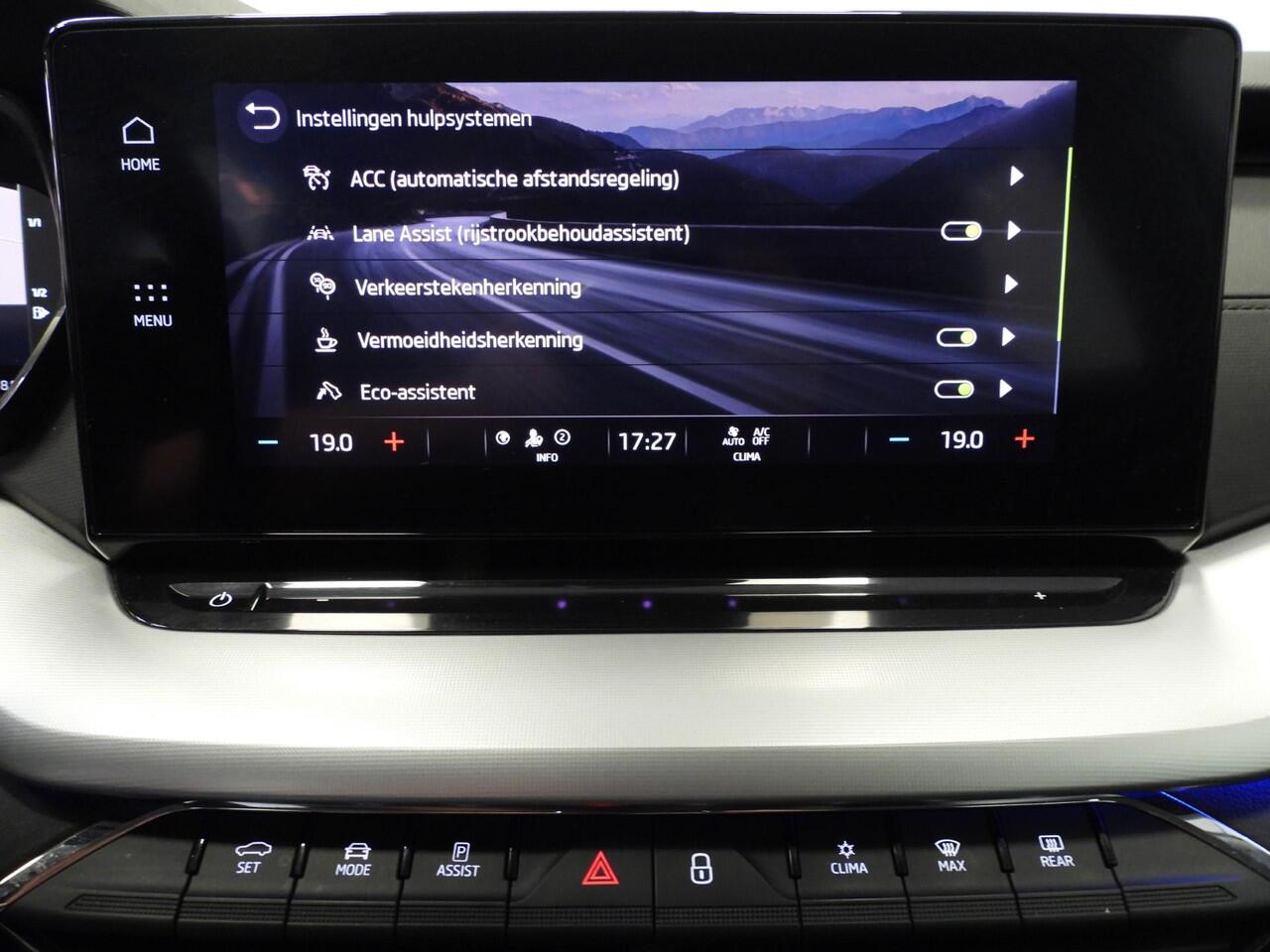 Skoda OCTAVIA Combi 1.0 e-TSI Aut. Business Edition NAVI/ADAPT.CRUISE/TREKHAAK/LED/17"LMV!