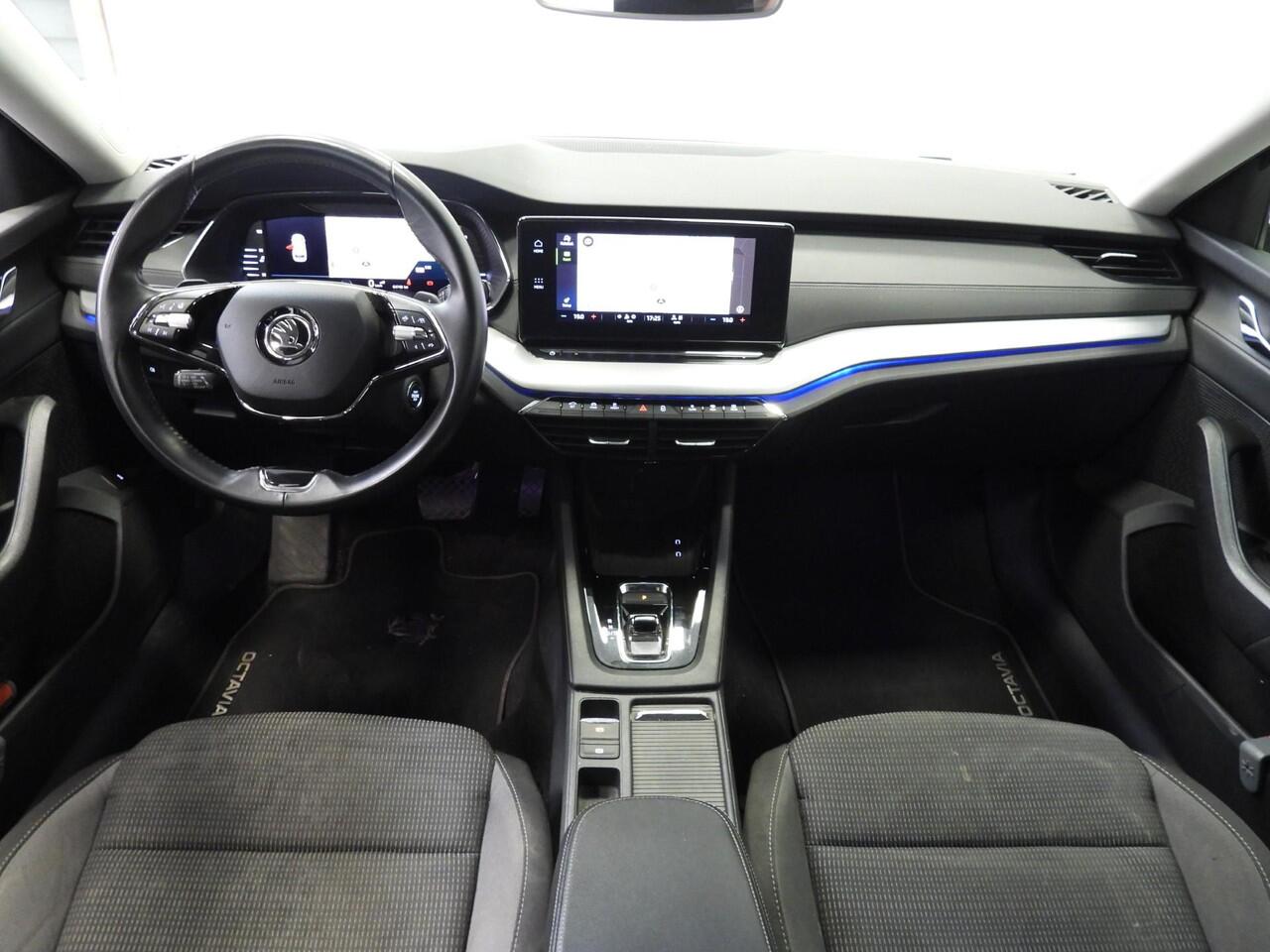 Skoda OCTAVIA Combi 1.0 e-TSI Aut. Business Edition NAVI/ADAPT.CRUISE/TREKHAAK/LED/17"LMV!