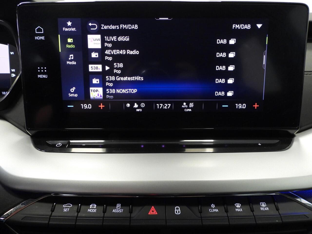 Skoda OCTAVIA Combi 1.0 e-TSI Aut. Business Edition NAVI/ADAPT.CRUISE/TREKHAAK/LED/17"LMV!