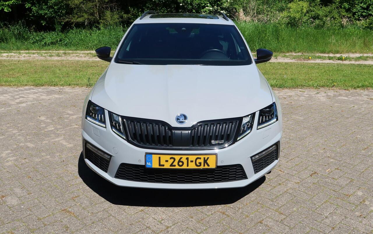 Skoda OCTAVIA Combi 2.0 TSI RS 245 Business VRS PANO-DAK/TREKHAAK/CAMERA/STOELVER/