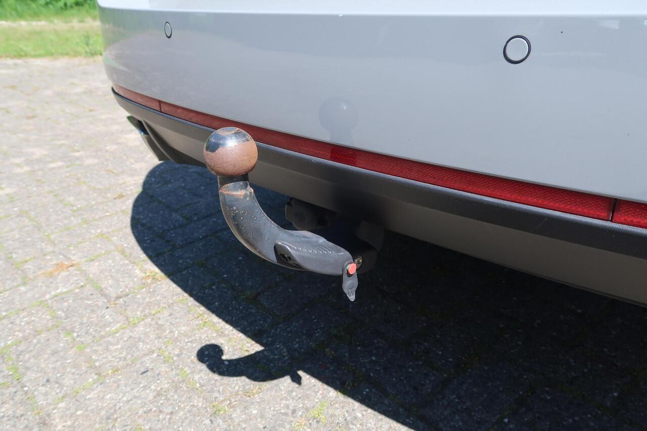 Skoda OCTAVIA Combi 2.0 TSI RS 245 Business VRS PANO-DAK/TREKHAAK/CAMERA/STOELVER/