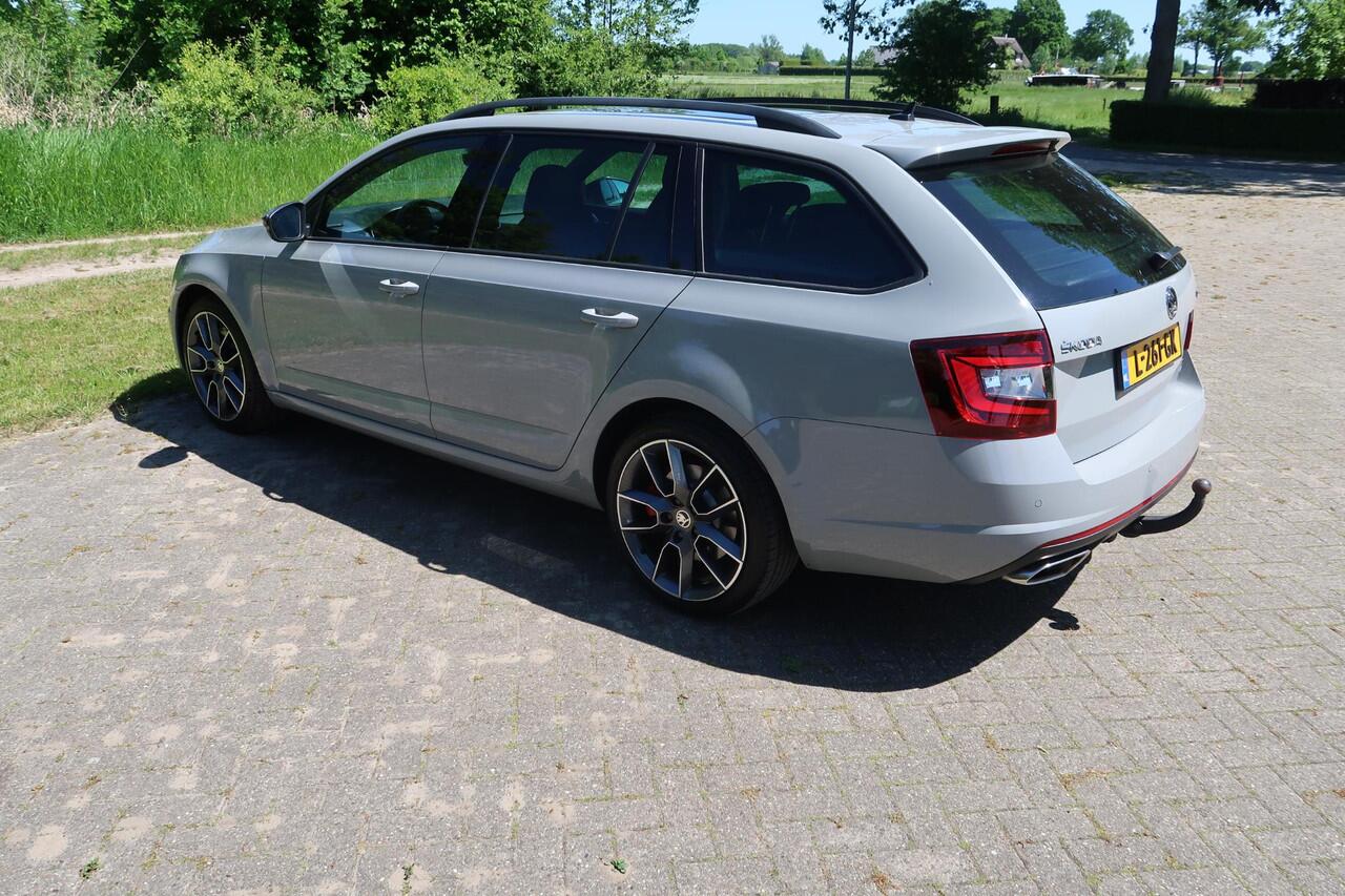 Skoda OCTAVIA Combi 2.0 TSI RS 245 Business VRS PANO-DAK/TREKHAAK/CAMERA/STOELVER/