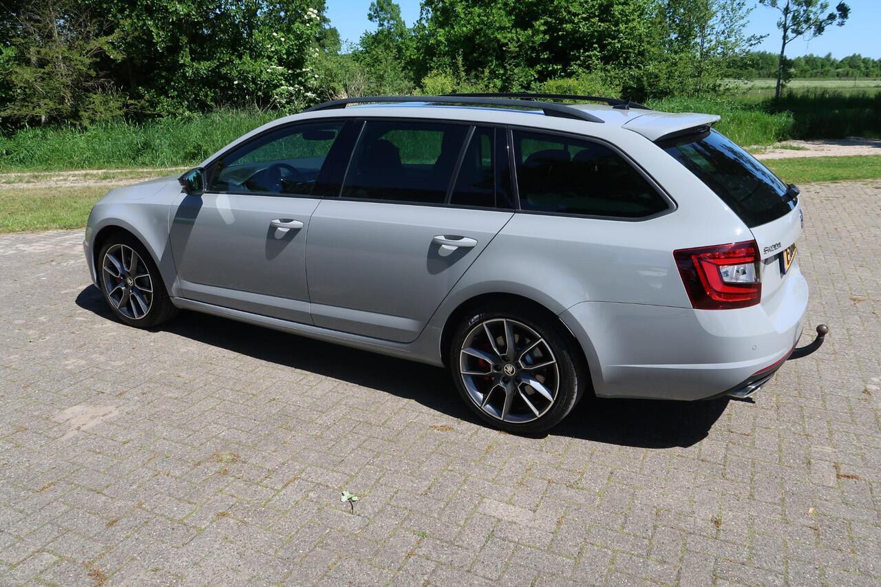 Skoda OCTAVIA Combi 2.0 TSI RS 245 Business VRS PANO-DAK/TREKHAAK/CAMERA/STOELVER/