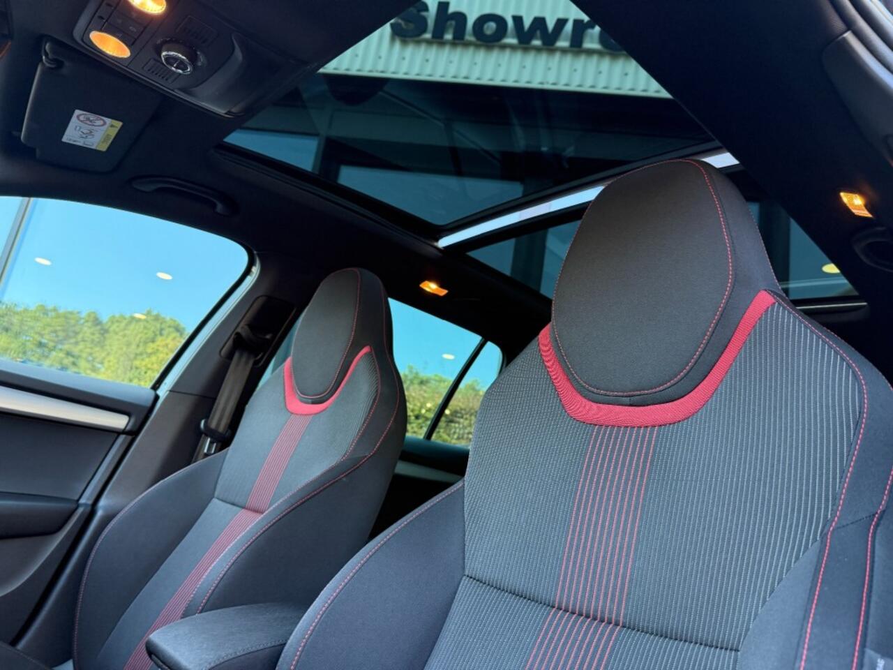 Skoda OCTAVIA Combi 1.5 TSI Sportline,Pano,Schaalstoel,Navi,Clima,Cruise,