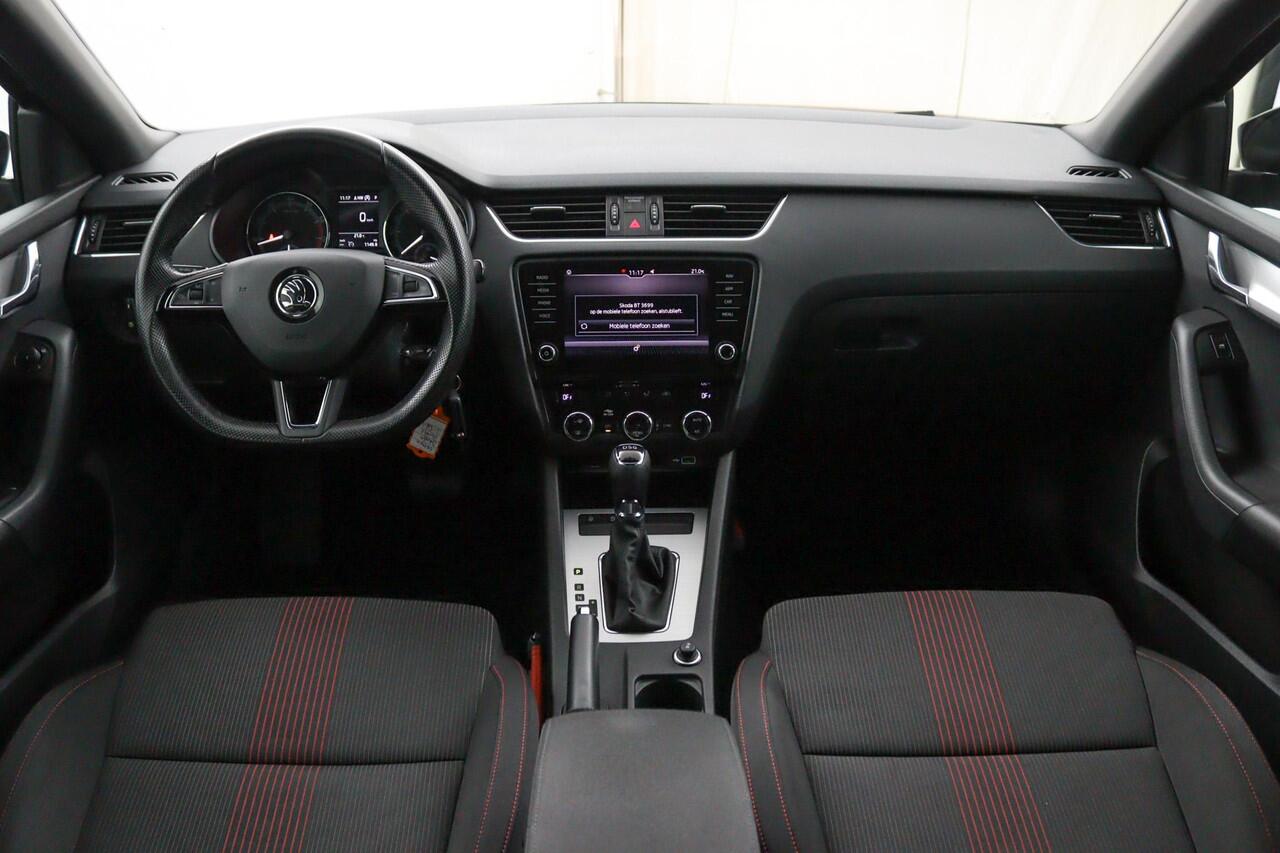 Skoda OCTAVIA Combi 1.5 TSI SPORT*AUTOMAAT*CRUISE*CARPLAY*ECC*HAAK*NAV