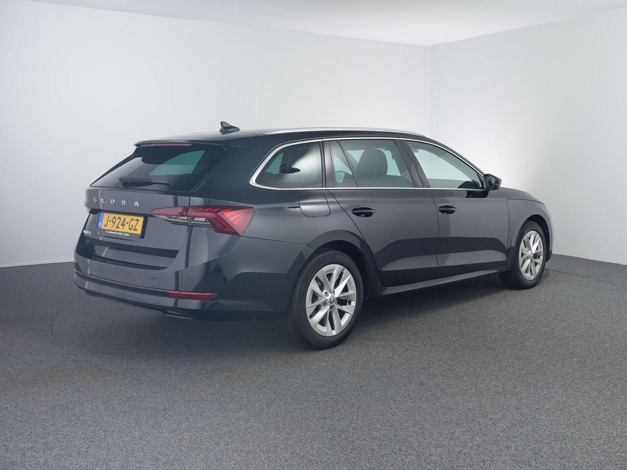 Skoda OCTAVIA Combi 1.5 TSI First Edition | Matrix | Carplay | Keyless |