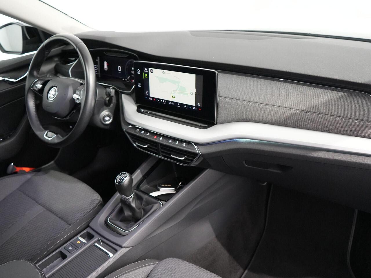 Skoda OCTAVIA Combi 1.5 TSI First Edition | Matrix | Carplay | Keyless |