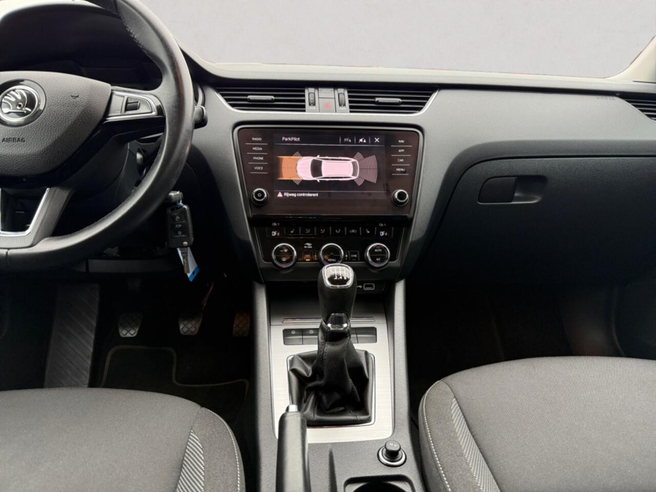 Skoda OCTAVIA 1.0 TSI Business Edition | PDC voor achter | navigatie | cruise-