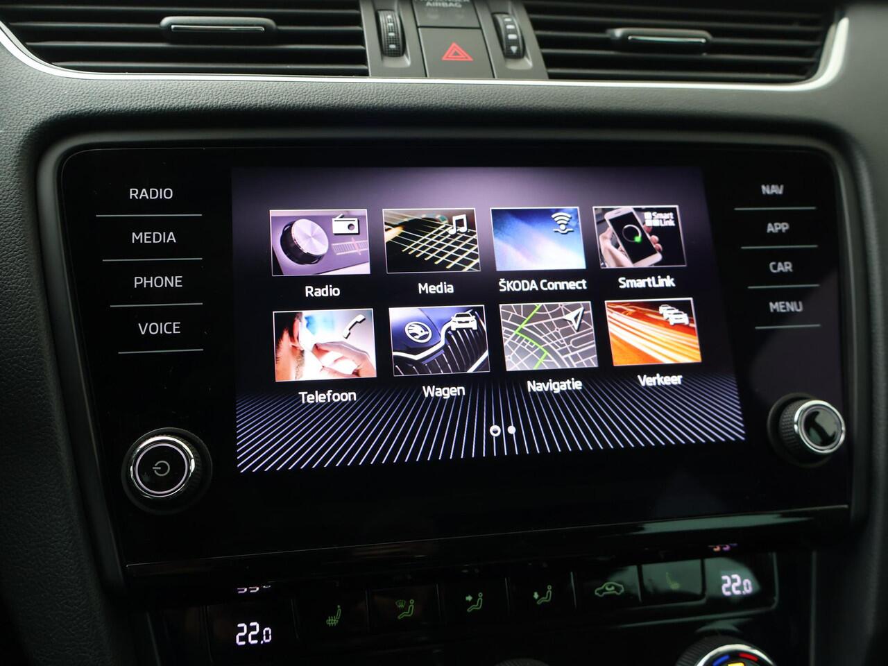 Skoda OCTAVIA Combi 1.0 TSI Greentech Business Edition | 116 PK | Trekhaak | Verwarmde voorstoelen | Apple Carplay/Android Auto |