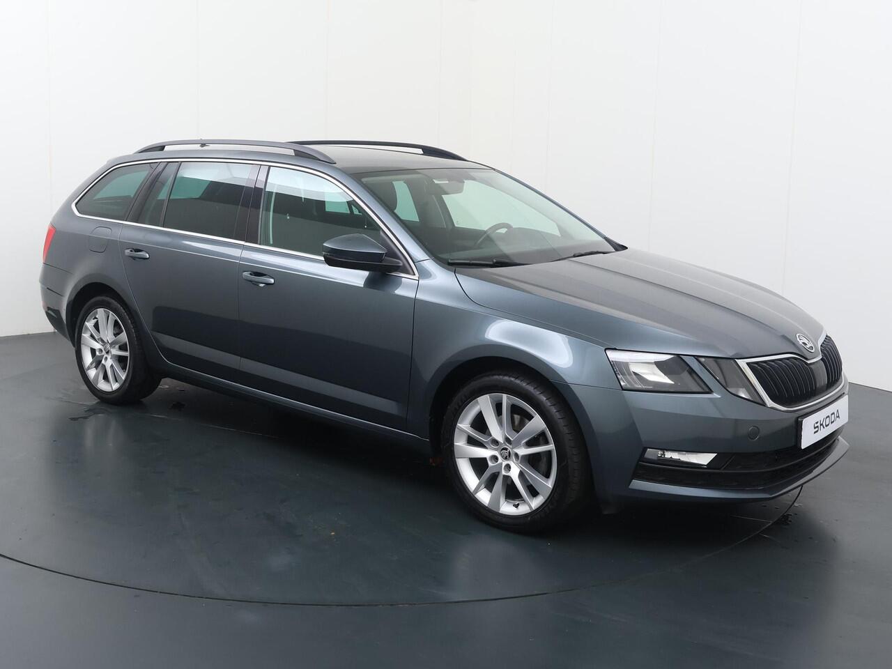 Skoda OCTAVIA Combi 1.0 TSI Greentech Business Edition | 116 PK | Trekhaak | Verwarmde voorstoelen | Apple Carplay/Android Auto |