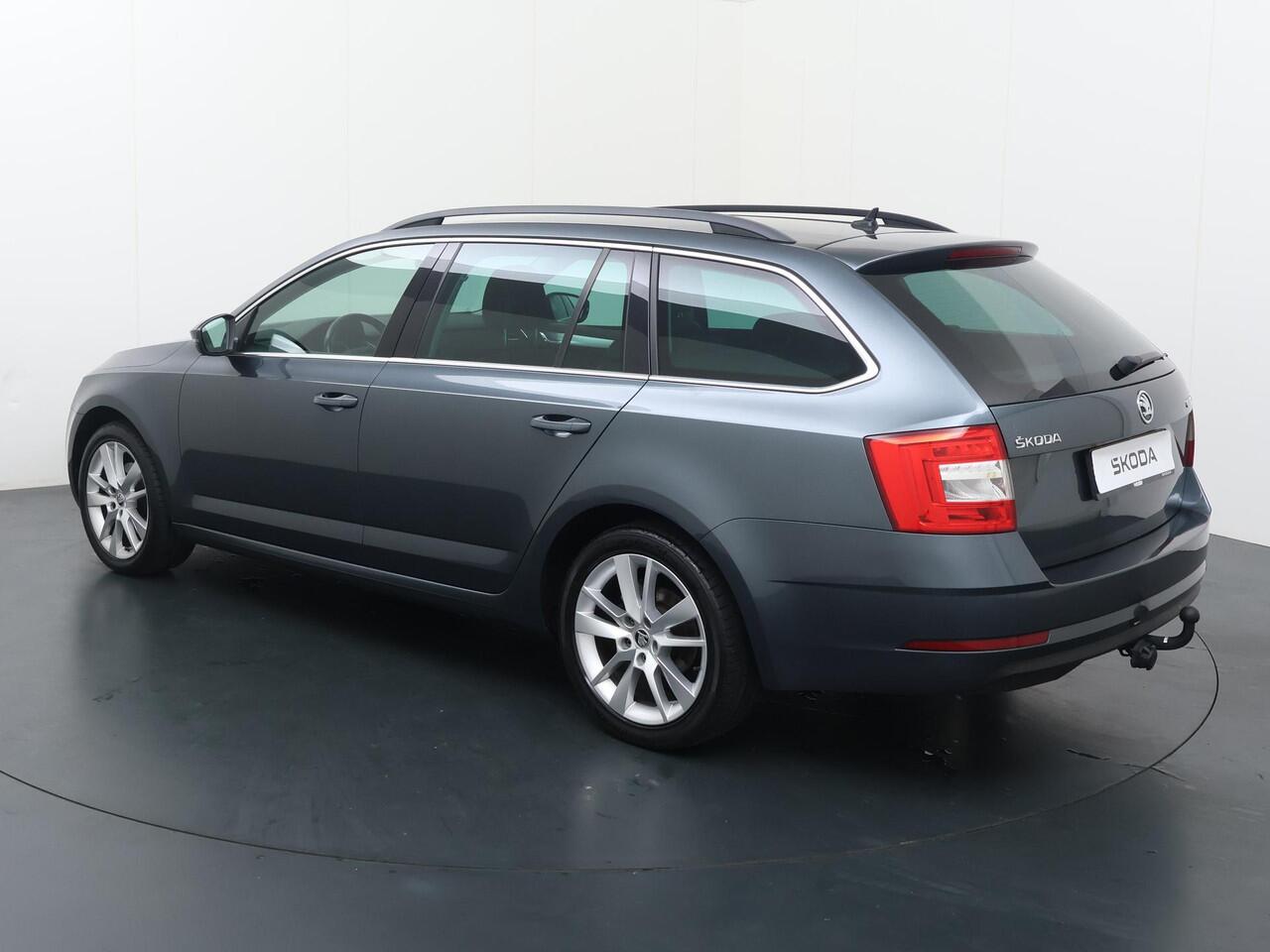 Skoda OCTAVIA Combi 1.0 TSI Greentech Business Edition | 116 PK | Trekhaak | Verwarmde voorstoelen | Apple Carplay/Android Auto |