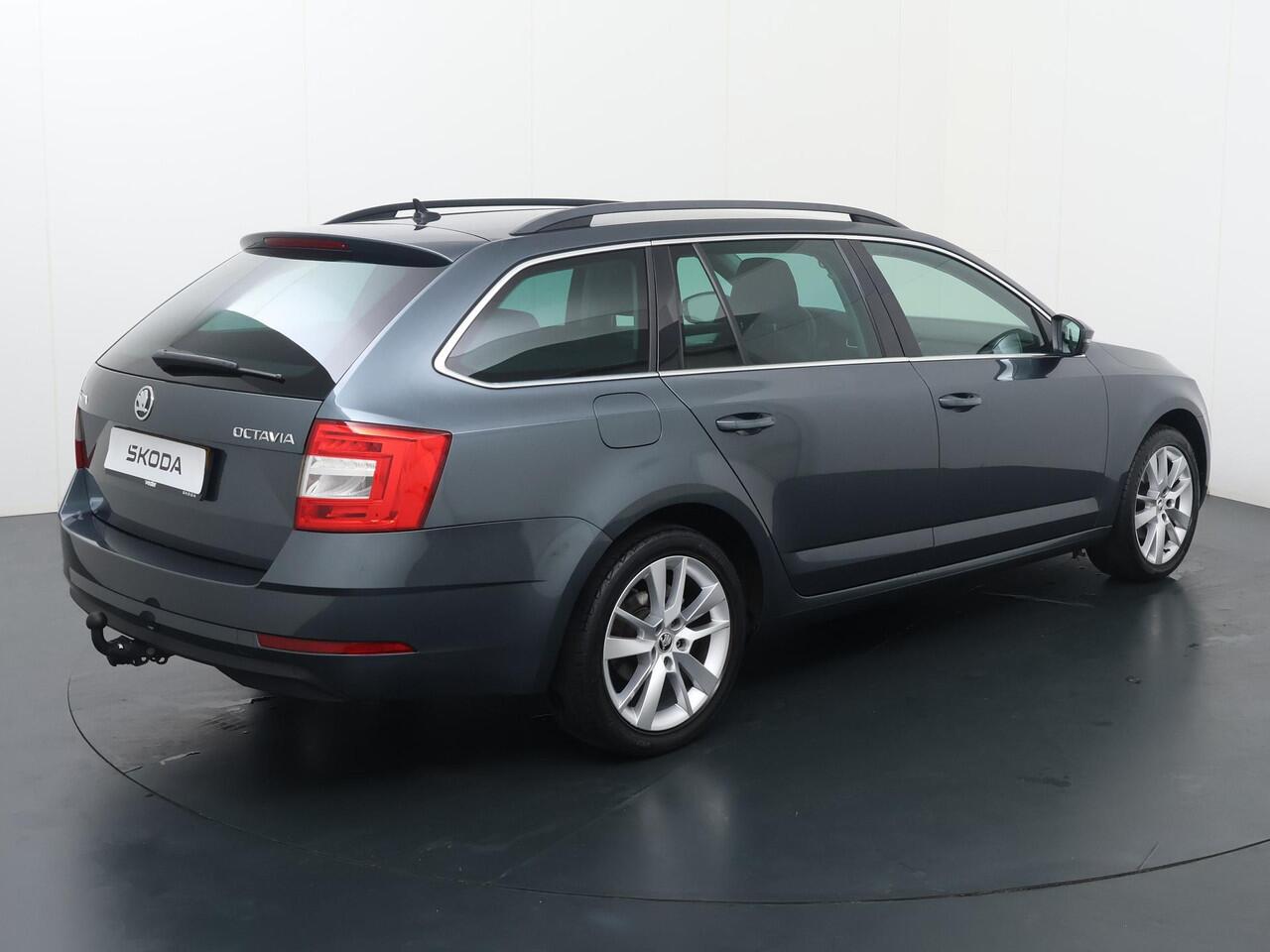 Skoda OCTAVIA Combi 1.0 TSI Greentech Business Edition | 116 PK | Trekhaak | Verwarmde voorstoelen | Apple Carplay/Android Auto |