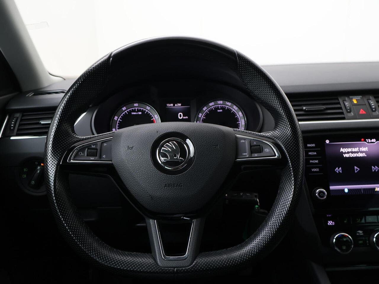 Skoda OCTAVIA Combi 1.0 TSI Greentech Business Edition | 116 PK | Trekhaak | Verwarmde voorstoelen | Apple Carplay/Android Auto |