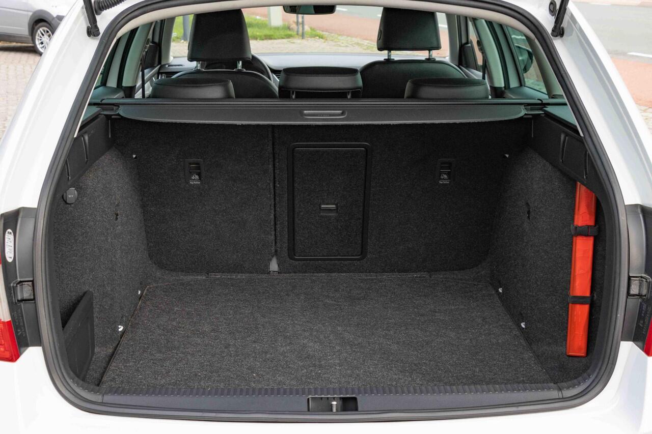 Skoda OCTAVIA Combi 1.0 TSI Greentech Business Edition