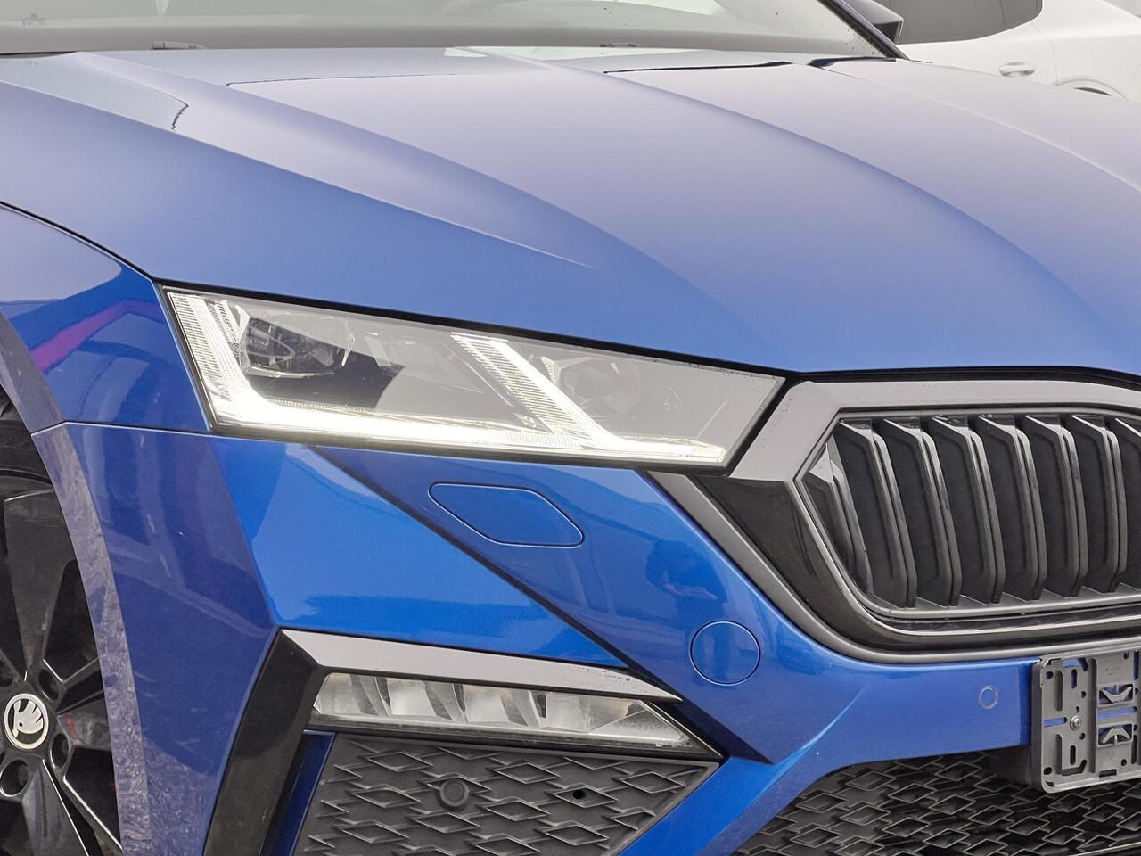 Skoda OCTAVIA Combi 1.4 TSI RS iV PHEV Business ZUID | 245pk | Stoelverwarming | Achteruitrijcamera