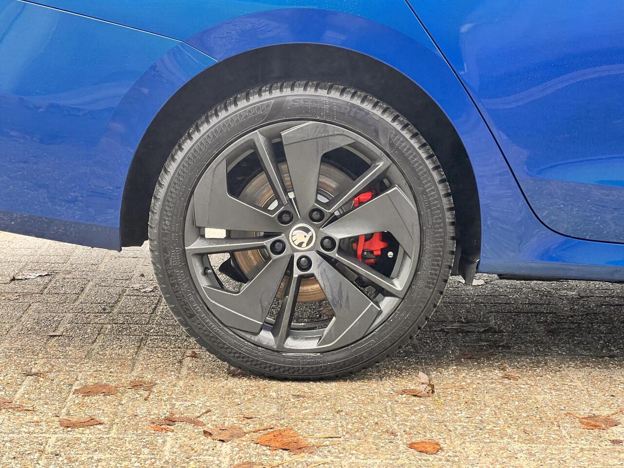 Skoda OCTAVIA Combi 1.4 TSI RS iV PHEV Business ZUID | 245pk | Stoelverwarming | Achteruitrijcamera