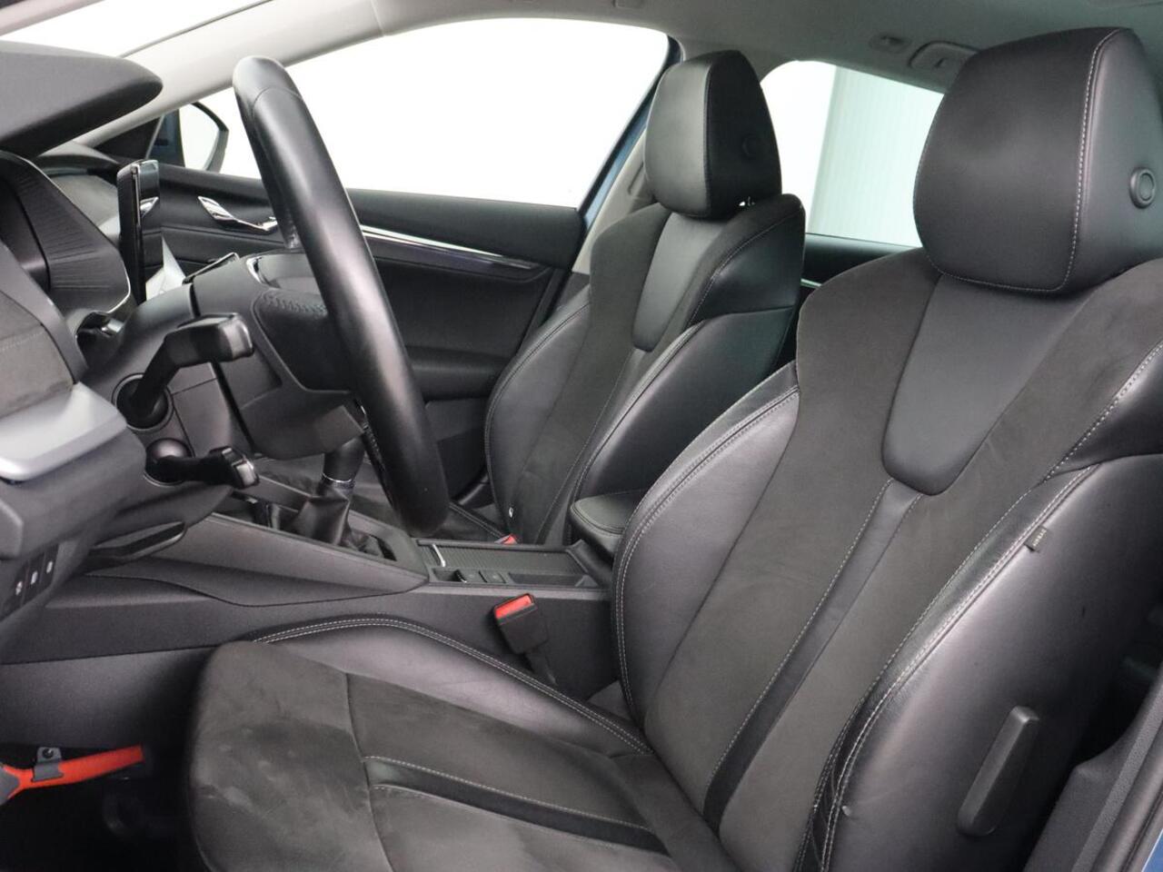 Skoda OCTAVIA 1.5 TSI First Edition | Head-Up | Stoelverwarming | Adaptive cruise | Leder/Alcantara | Side Assist | Matrix LED | Keyless | Virtual Cockpit | Carplay | Navigatie | Park Assist