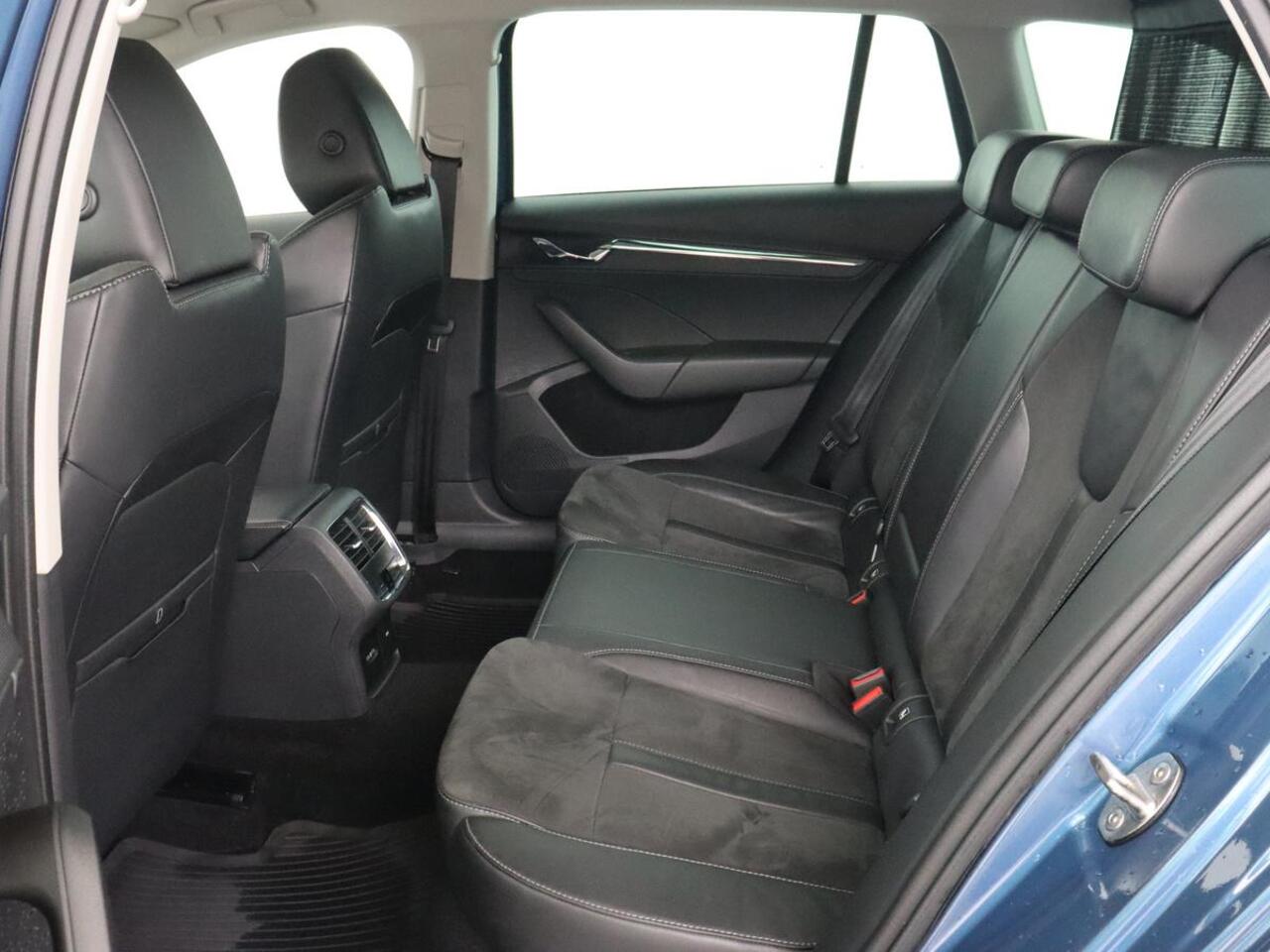 Skoda OCTAVIA 1.5 TSI First Edition | Head-Up | Stoelverwarming | Adaptive cruise | Leder/Alcantara | Side Assist | Matrix LED | Keyless | Virtual Cockpit | Carplay | Navigatie | Park Assist