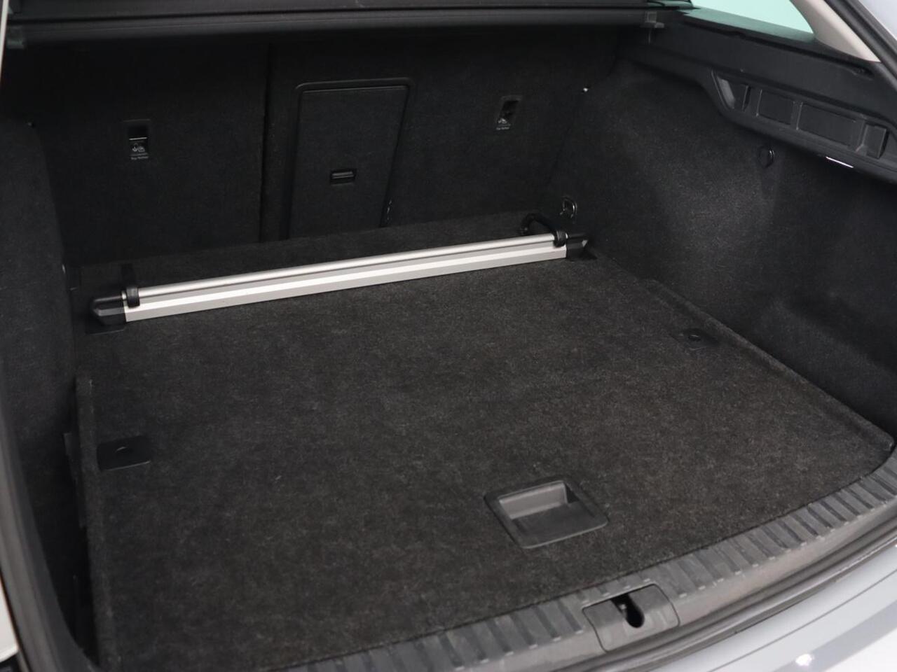 Skoda OCTAVIA 1.5 TSI First Edition | Stoelverwarming | Adaptive cruise | Carplay | Sfeerverlichting | Matrix LED | Navigatie | Parkeerhulp | Keyless | DAB | Virtual Cockpit