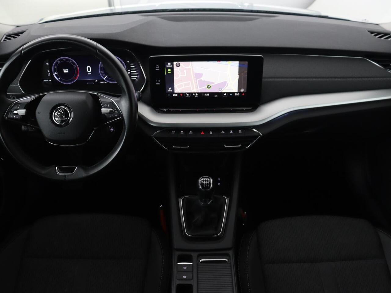 Skoda OCTAVIA 1.5 TSI First Edition | Stoelverwarming | Adaptive cruise | Carplay | Sfeerverlichting | Matrix LED | Navigatie | Parkeerhulp | Keyless | DAB | Virtual Cockpit