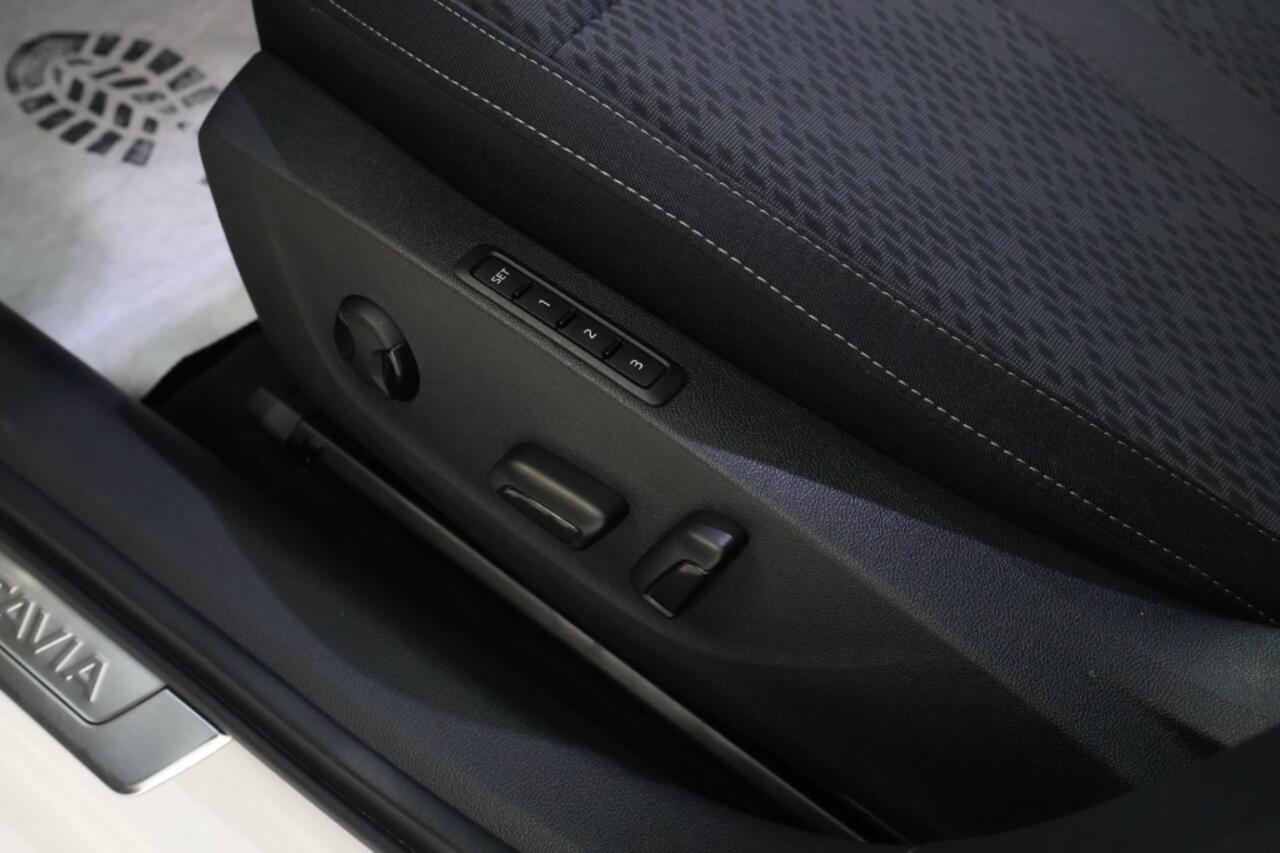 Skoda OCTAVIA 1.4 TSI IV First Ed. PHEV 204PK - 18inch - Canton Speakers - Hea