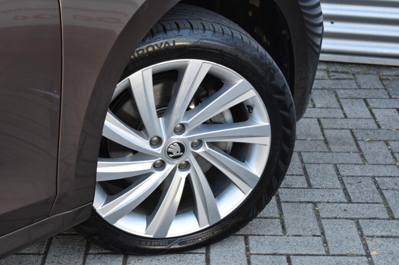 Skoda OCTAVIA COMBI 1.4 TSI IV PHEV / ADAP. CRUISE / LED PAKKET / P.CAM / VIRTUAL