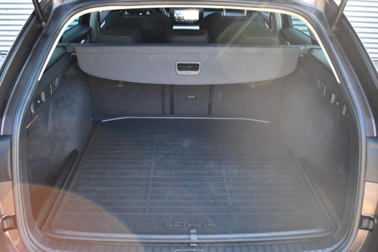Skoda OCTAVIA COMBI 1.4 TSI IV PHEV / ADAP. CRUISE / LED PAKKET / P.CAM / VIRTUAL