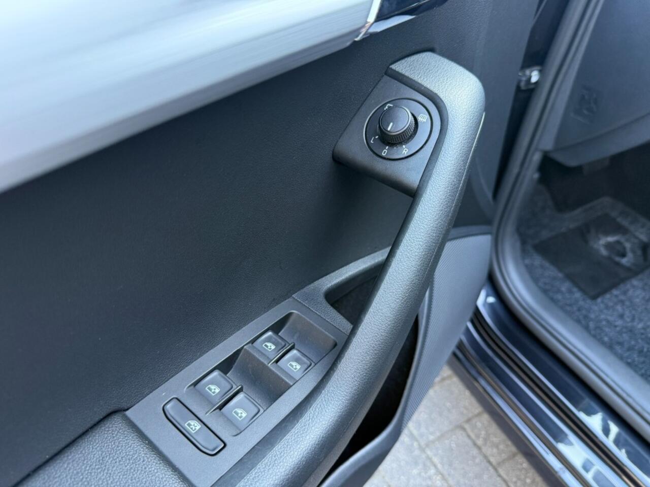 Skoda OCTAVIA Combi 1.5 TSI Sportline,Pano,Schaalstoel,Navi,Clima,Cruise,