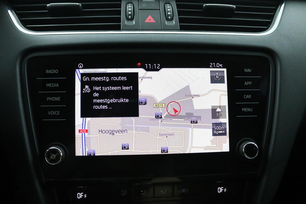 Skoda OCTAVIA Combi 1.5 TSI SPORT*AUTOMAAT*CRUISE*CARPLAY*ECC*HAAK*NAV