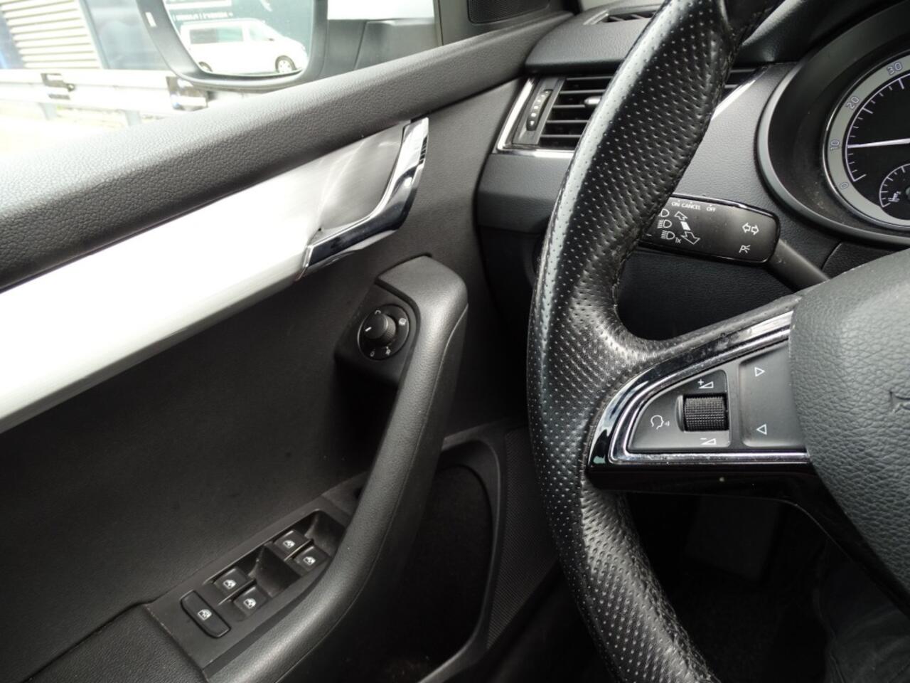 Skoda OCTAVIA 1.0 TSI BNS EDITION-Clima-Media app-Blth-Trkh-Cruise-Verw stl