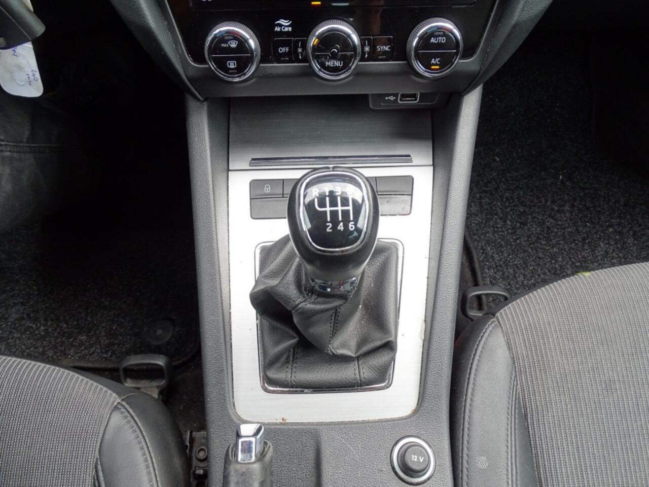 Skoda OCTAVIA 1.0 TSI BNS EDITION-Clima-Media app-Blth-Trkh-Cruise-Verw stl