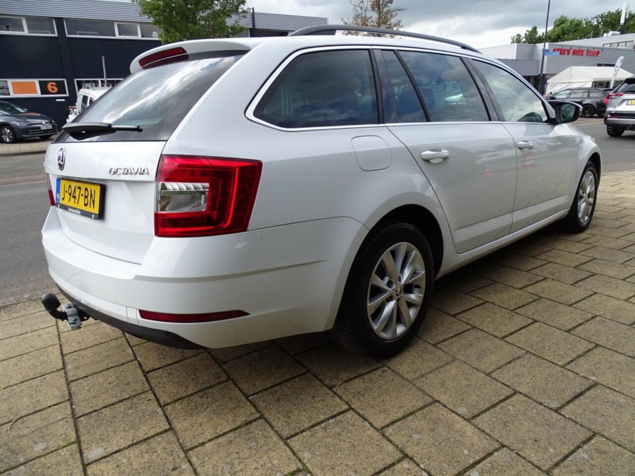 Skoda OCTAVIA 1.0 TSI BNS EDITION-Clima-Media app-Blth-Trkh-Cruise-Verw stl