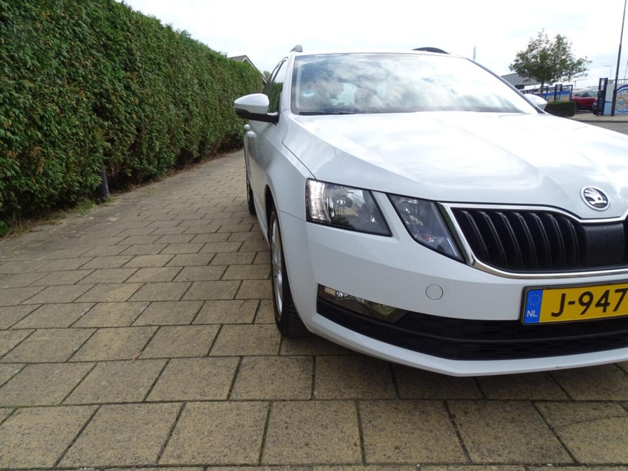 Skoda OCTAVIA 1.0 TSI BNS EDITION-Clima-Media app-Blth-Trkh-Cruise-Verw stl