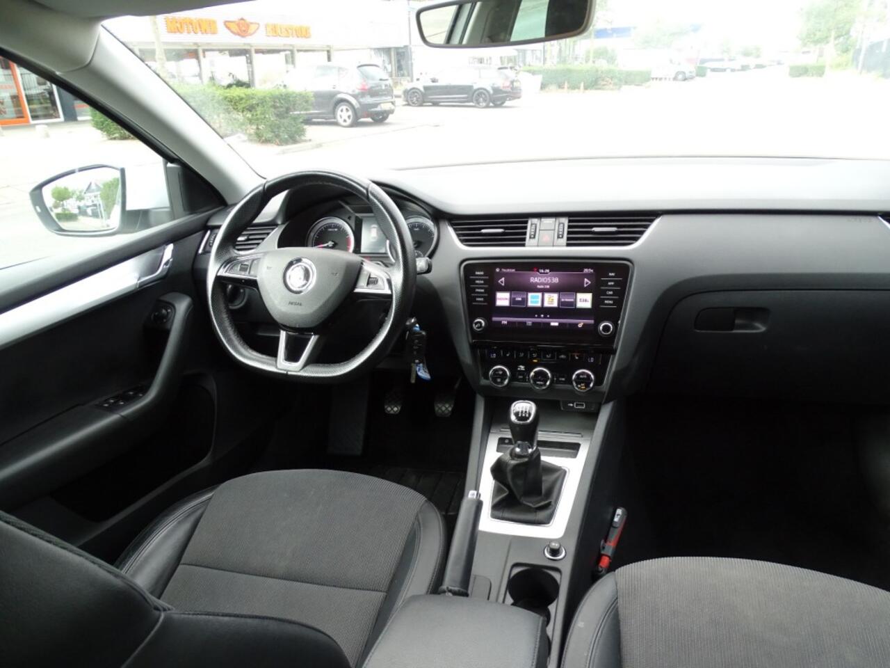 Skoda OCTAVIA 1.0 TSI BNS EDITION-Clima-Media app-Blth-Trkh-Cruise-Verw stl