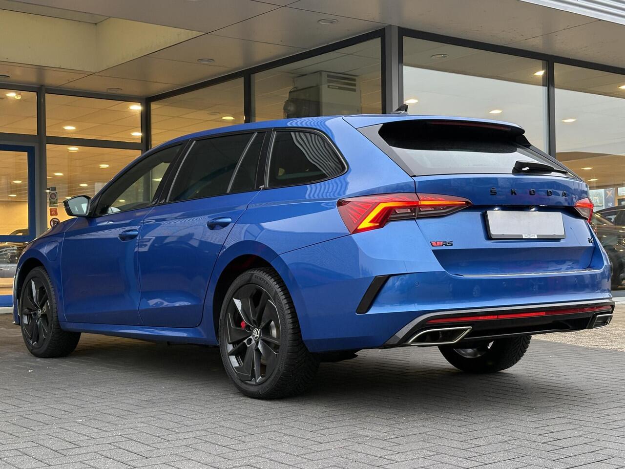 Skoda OCTAVIA Combi 1.4 TSI RS iV PHEV Business | 245pk | Stoel- & Stuurverwarming | Achteruitrijcamera