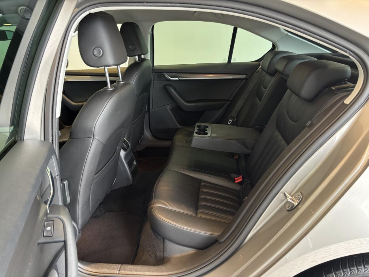 Skoda OCTAVIA 1.0 TSi Grt. Style Business, Lederen bekleding, Trekhaak