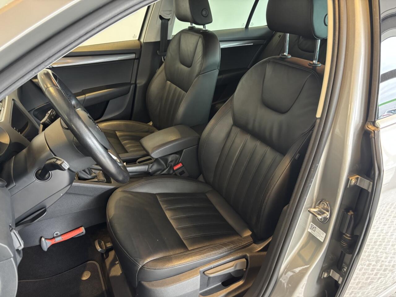 Skoda OCTAVIA 1.0 TSi Grt. Style Business, Lederen bekleding, Trekhaak