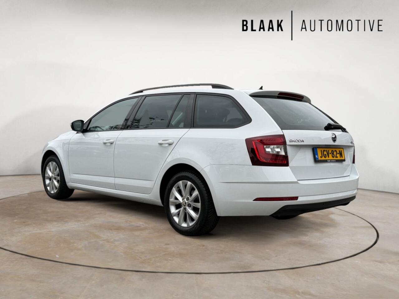 Skoda OCTAVIA Combi 1.0 TSI Business Edition | PDC voor achter | navigatie | cruise-