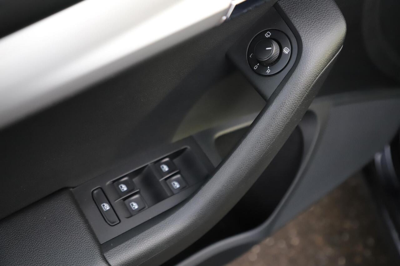 Skoda OCTAVIA Combi 1.0 TSI Greentech Business Edition NAP Trekhaak LMV Navigatie Carplay Android Climate Cruise Control LED Parkeersensor