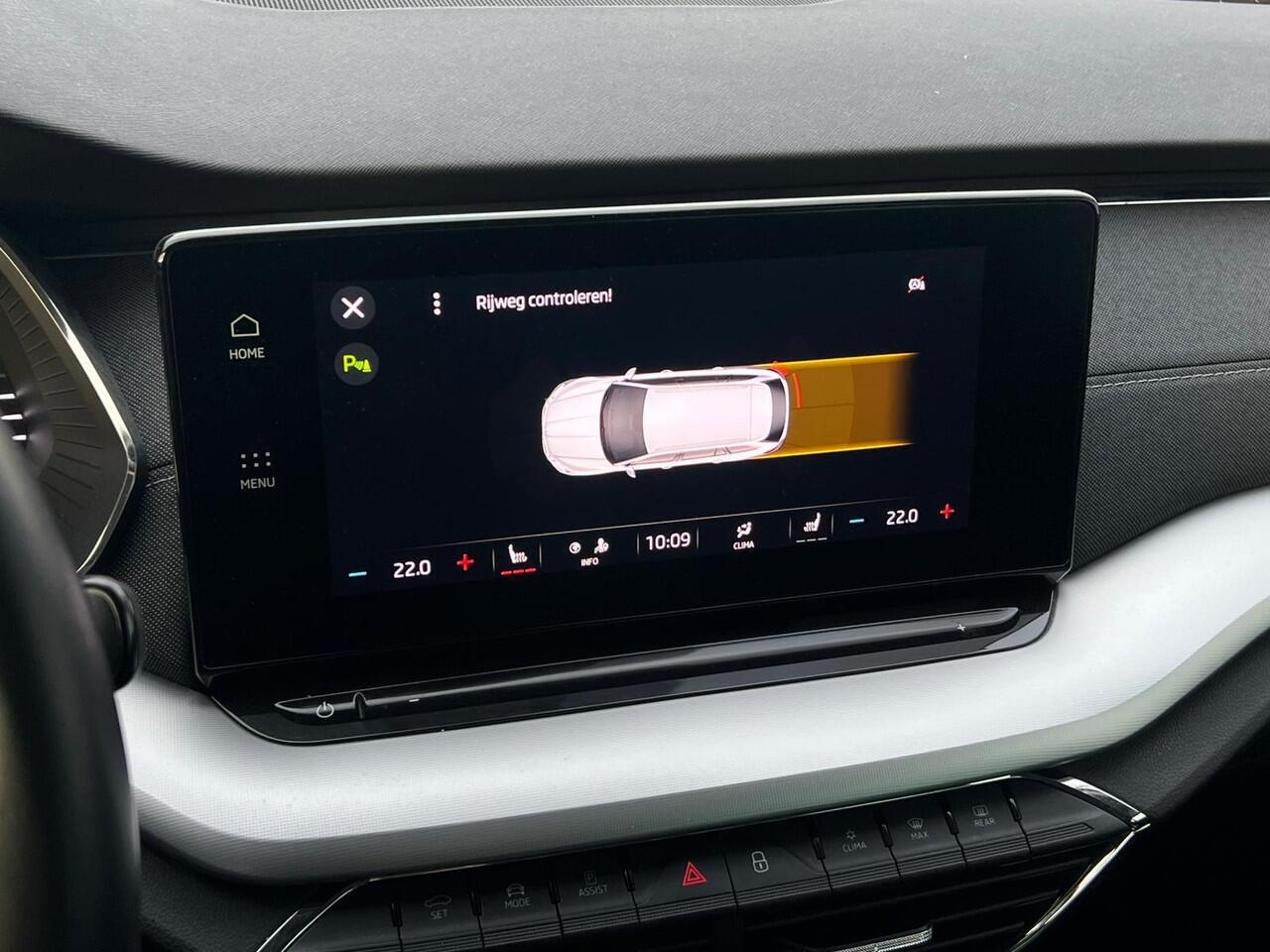 Skoda OCTAVIA Combi 1.5 TSI First Edition NL AUTO | STOELVERW | SFEEVRLICHTING |