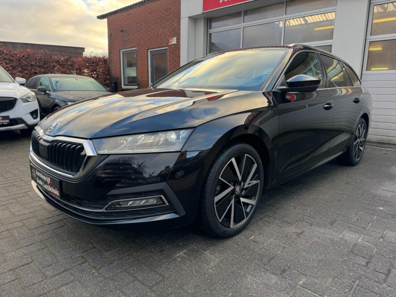 Skoda OCTAVIA Combi 1.5TSI First Edition Virtual Full-Led Camera ACC Navi