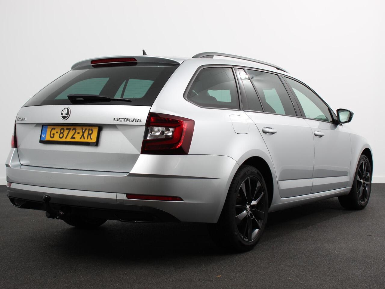 Skoda OCTAVIA Combi 1.0 TSI 115pk Sport Business | Navigatie | Climate Control | Trekhaak | Extra Getint Glas | Lichtmetalen Velgen | Parkeer sensoren