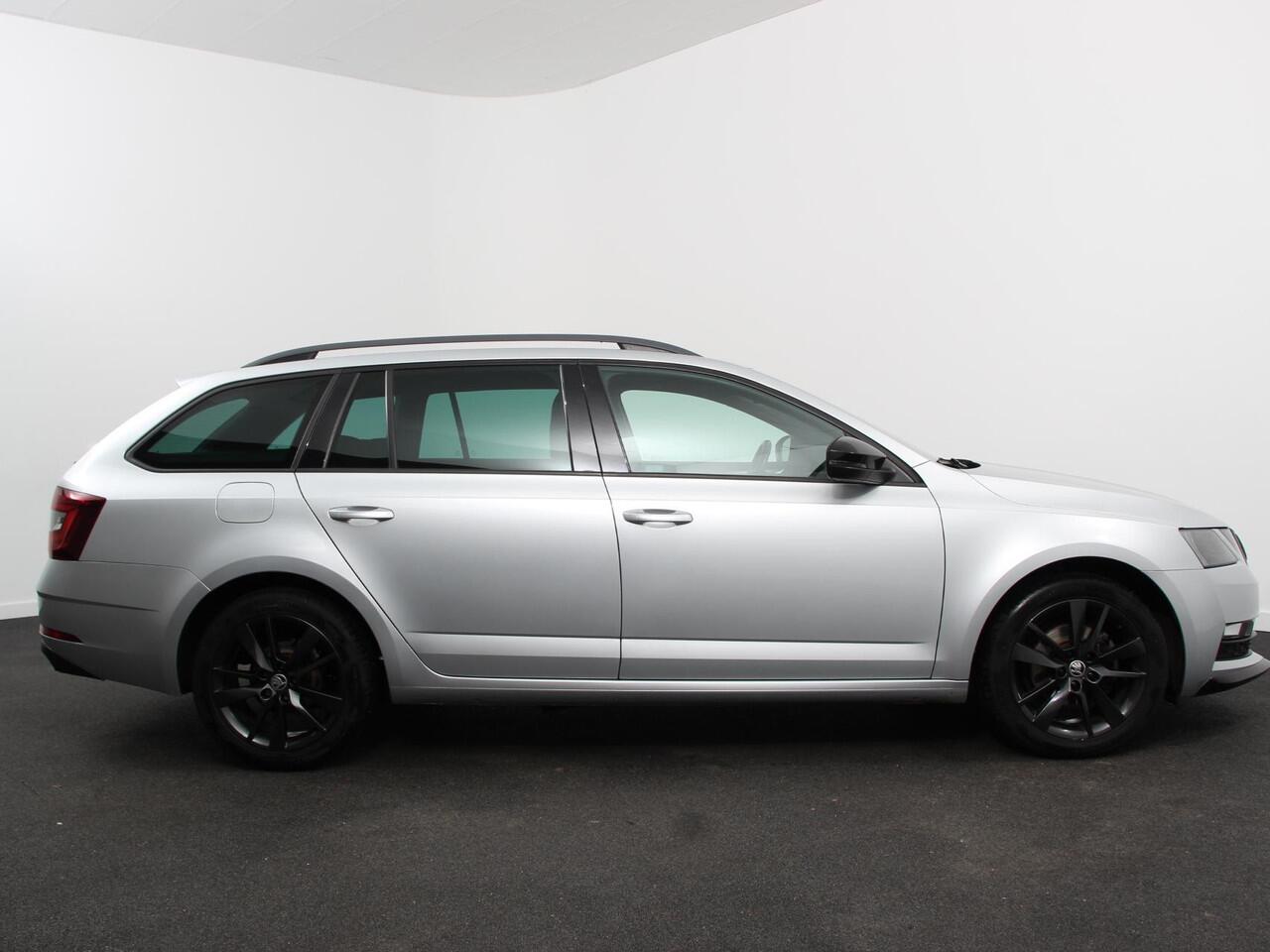 Skoda OCTAVIA Combi 1.0 TSI 115pk Sport Business | Navigatie | Climate Control | Trekhaak | Extra Getint Glas | Lichtmetalen Velgen | Parkeer sensoren