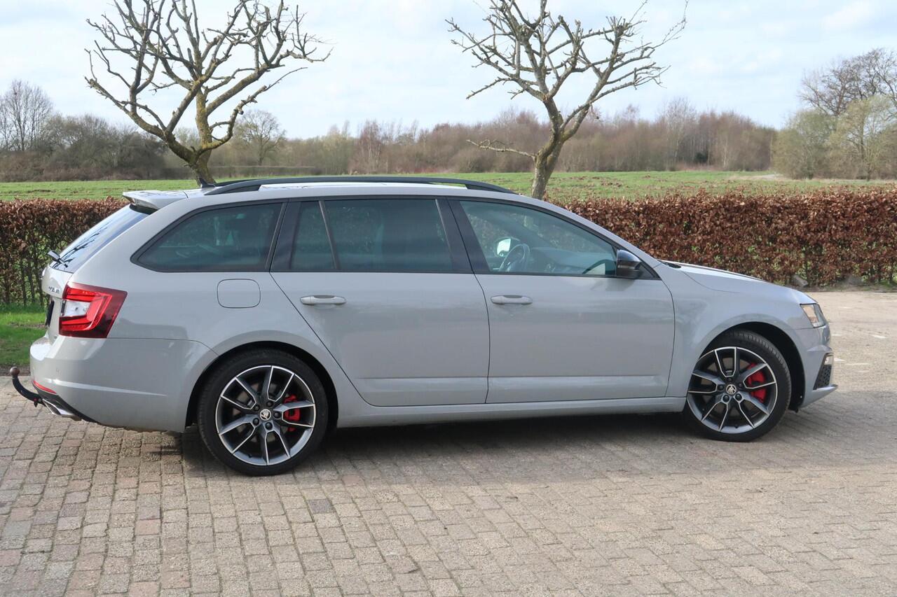 Skoda OCTAVIA Combi 2.0 TSI RS 245 Business VRS PANO-DAK/TREKHAAK/CAMERA/STOELVER/